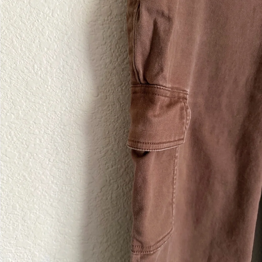 Hollister Women’s Ultra High Rise Twill Cargo Dad Pants 2 Reg Brown